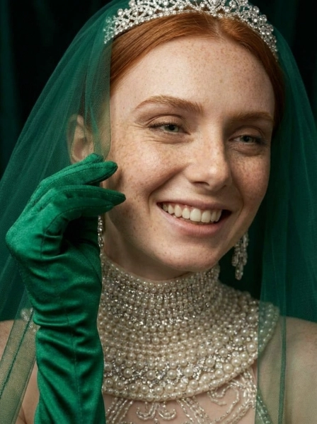 Candid_close-up_royal_moment_luxury_haute_couture-1774465387276