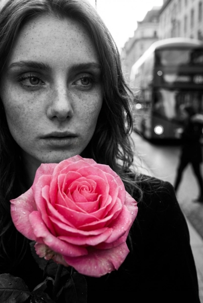 Shot_4_Extreme_close-up_beauty_shot_urban_fashio-1774393324598