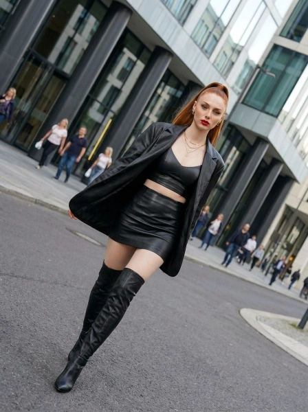 Urban_fashion_editorial_full-body_diagonal_composi-1774480388085