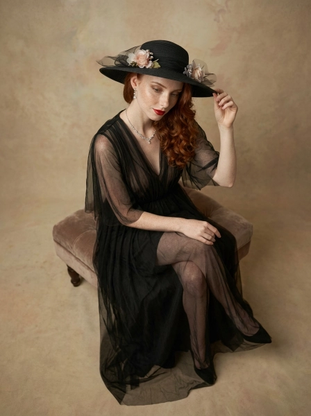 A_woman_with_long_wavy_red_hair_and_freckles_weari-1774540648172