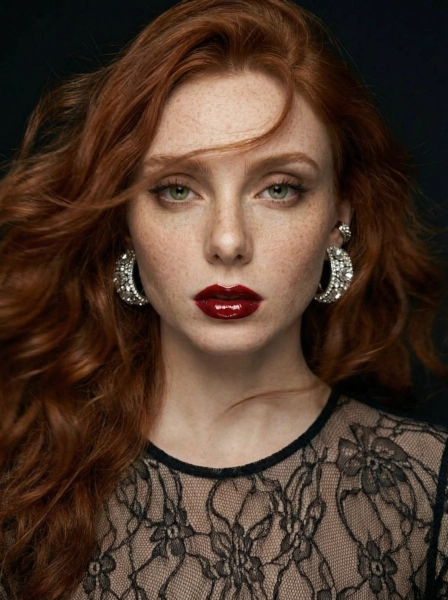 High-fashion_editorial_photograph_close-up_beauty-1774574585643