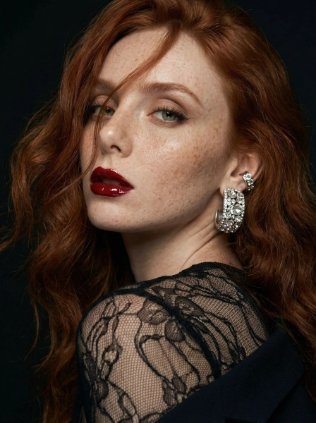 High-fashion_editorial_photograph_close-up_portra-1774574575668