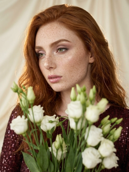 High-fashion_editorial_photograph_close-up_portra-1774572453073