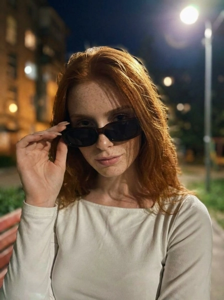 High-fashion_editorial_photograph_close-up_portra-1774572043856