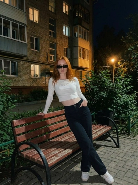 High-fashion_editorial_photograph_full_body_wide_-1774572030921