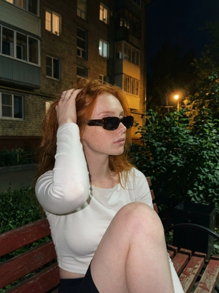 High-fashion_editorial_photograph_medium_close-up-1774572036547