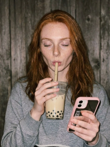 High-fashion_editorial_photograph_close-up_portra-1774571868865