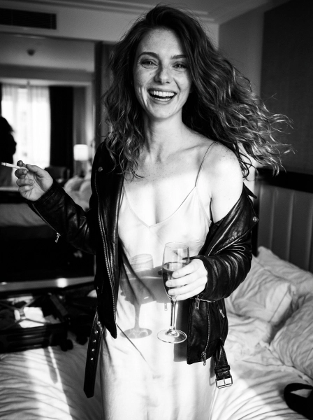 Shot_1_-_Close-up_portrait_A_joyful_brunette_woma-1774742914885