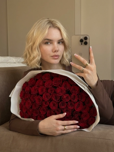 Shot_1_-_Close-up_portrait_A_beautiful_blonde_wom-1774741481626