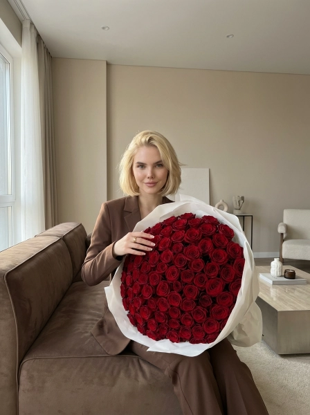 Shot_3_-_Wide_medium_shot_The_blonde_woman_with_s-1774741490218