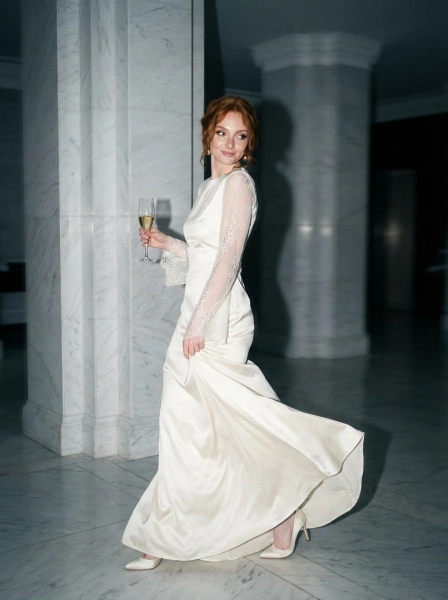 Professional_fashion_magazine_editorial_photograph-1774899586374