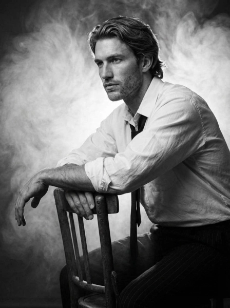 Professional_black_and_white_fashion_editorial_pho-1774902550239