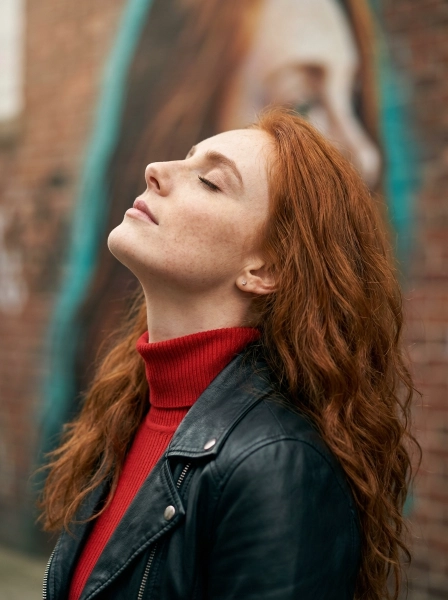 Professional_fashion_editorial_photography_dramat-1774900803154